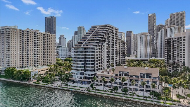 Building Photo - 540 Brickell Key Dr