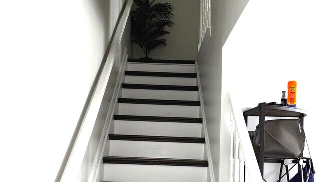 Building Photo - 353 S Whispering Hills Dr