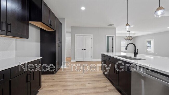 Building Photo - 1068 Bruce St