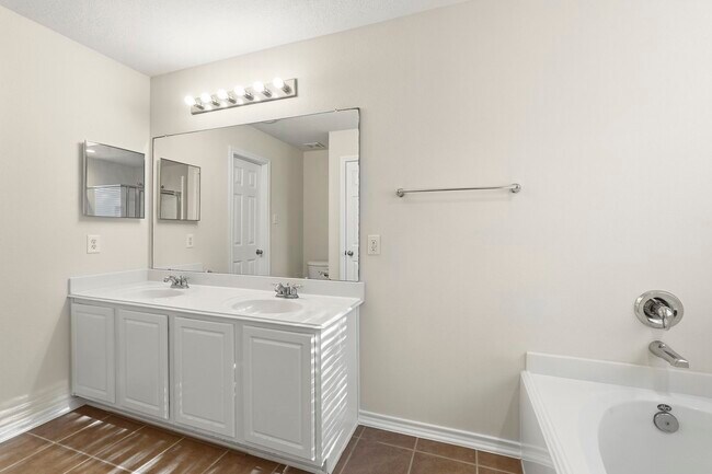 Building Photo - 5606 Redgrove Ln