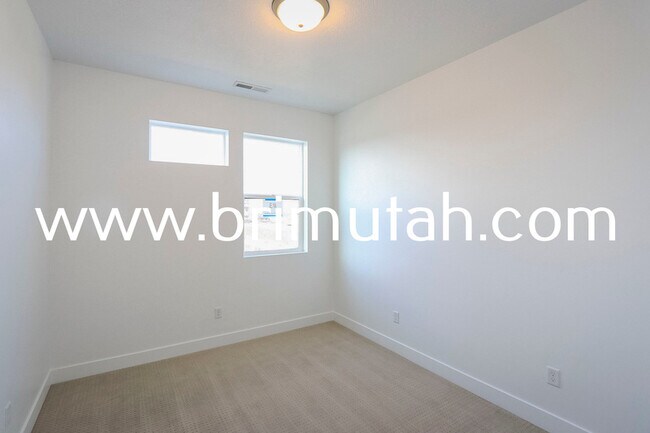 Building Photo - 9204 S. Holiday Bowl Court