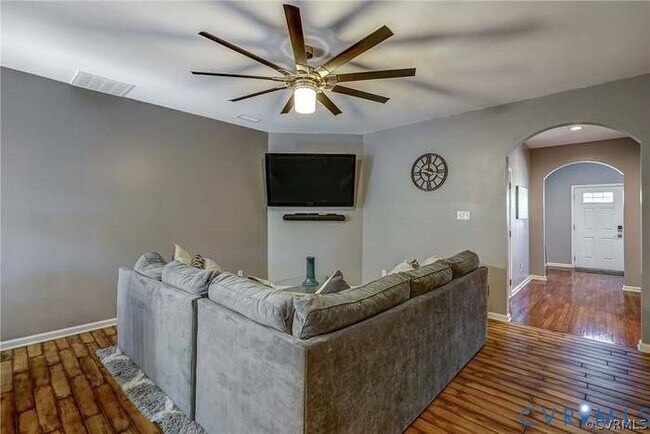 Building Photo - 441 Creekwillow Dr