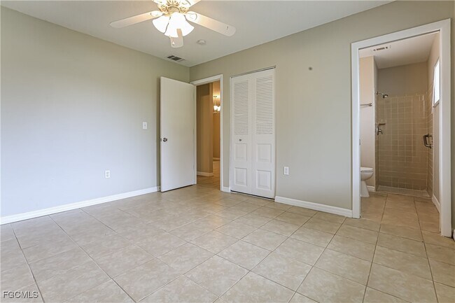 Building Photo - 6830 S Biscayne Dr