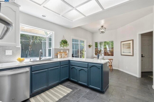 Building Photo - 5 Stuart Pl