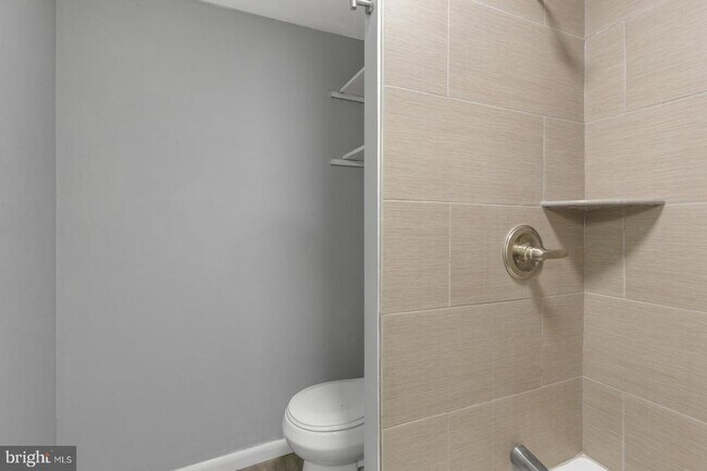 Building Photo - 160 Richmond St