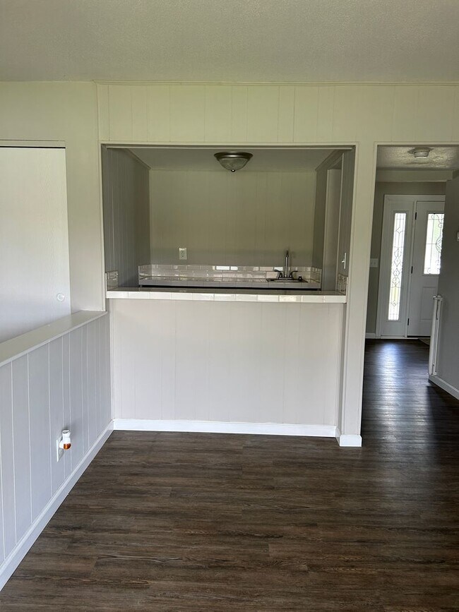 Building Photo - 537 Windrift Dr