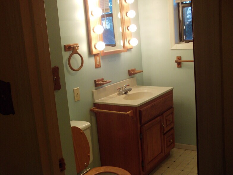 Building Photo - 61 Irene St