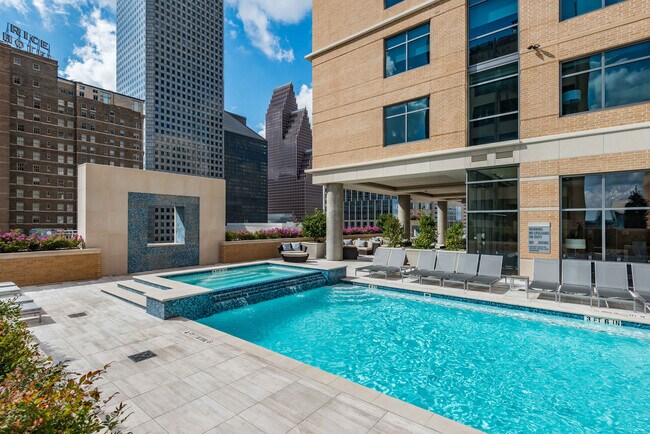 Pool Deck - Aris Market Square