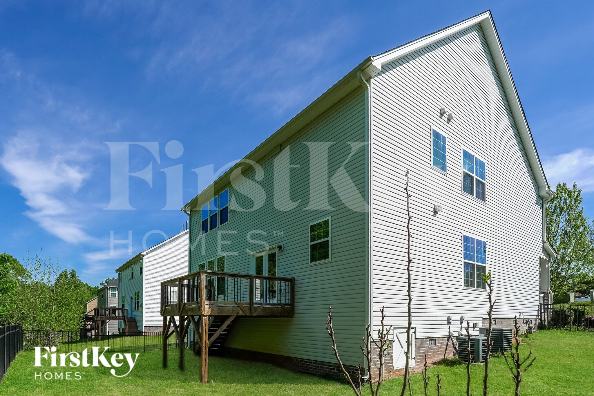 Building Photo - 911 Maxine St