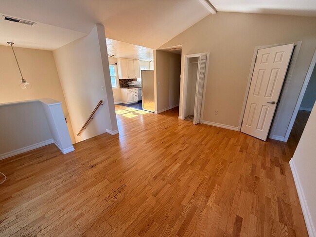 Building Photo - 4013-4015 Beresford Street