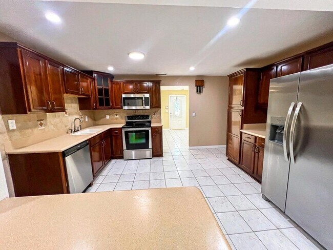 Building Photo - 9482 N Military Trl