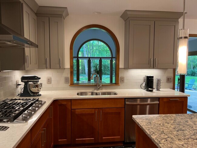 Building Photo - 4907 Pinewood Ct