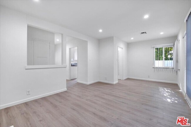 Building Photo - 7419 Amigo Ave