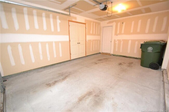 Building Photo - 327 Dove Cottage Ln