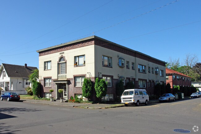 Primary Photo - 635 NE Randall Ave