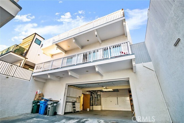 Building Photo - 714 N Juanita Ave