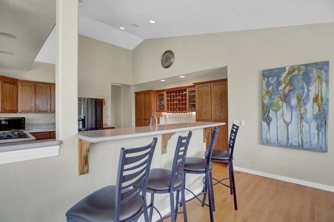 Building Photo - 10503 E Meadow Run