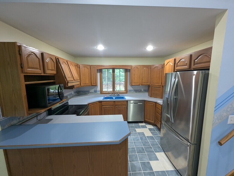 Building Photo - 3702 Dumont Rd