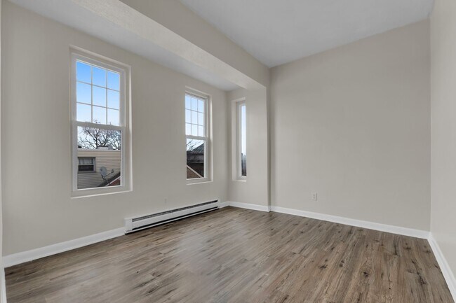 Building Photo - 439 Walnut St