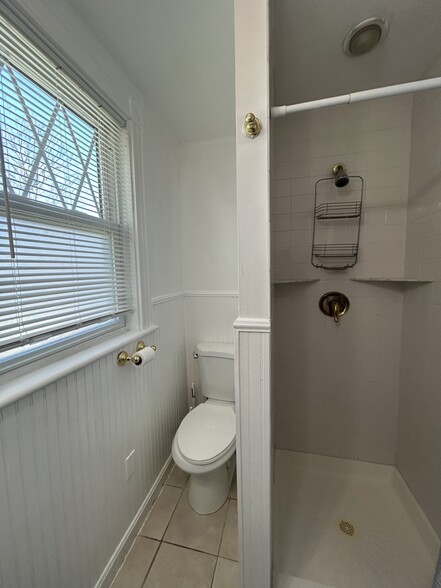 Building Photo - 108 Brooks St