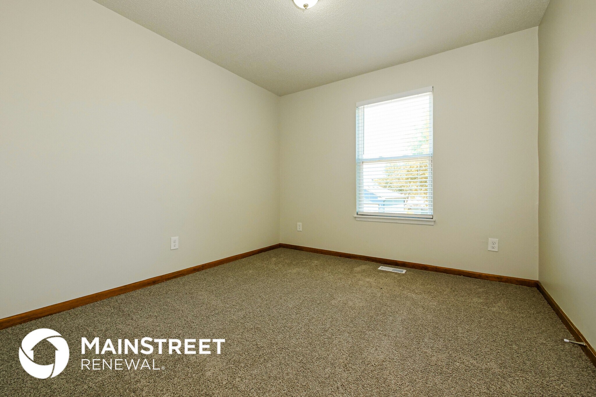 Building Photo - 633 SW Nelson Dr