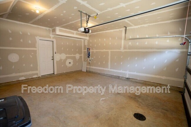 Building Photo - 9882 Hopkins Lp