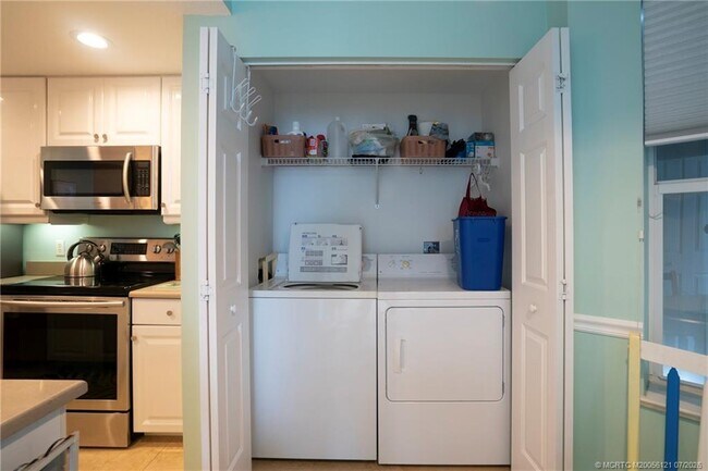 Building Photo - 5750 NE Island Cove Way