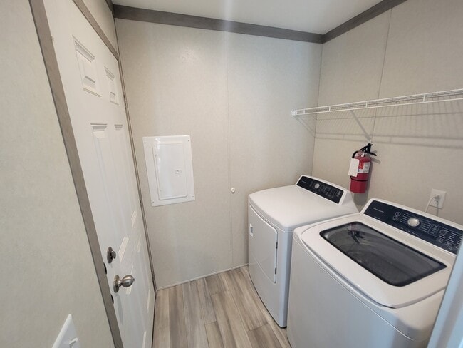 Building Photo - 9080 Windward Dr