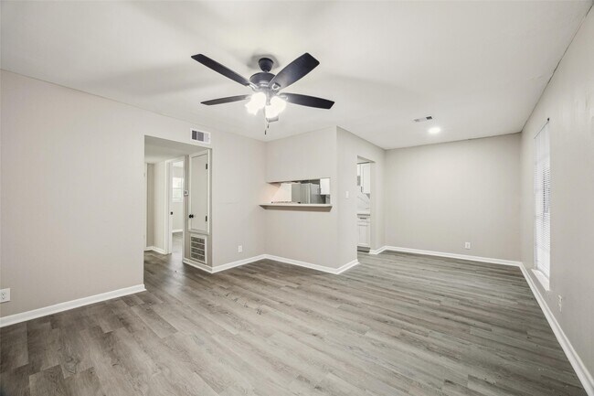 Building Photo - 910 7th Ave N