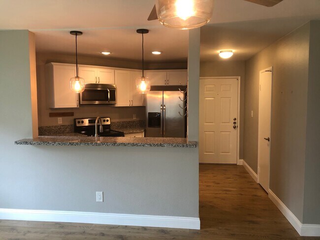 Building Photo - 7555 Charmant Dr
