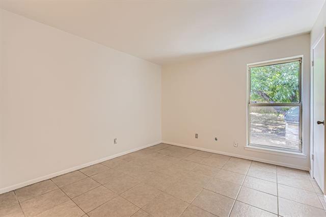 Building Photo - 1302 N San Saba St