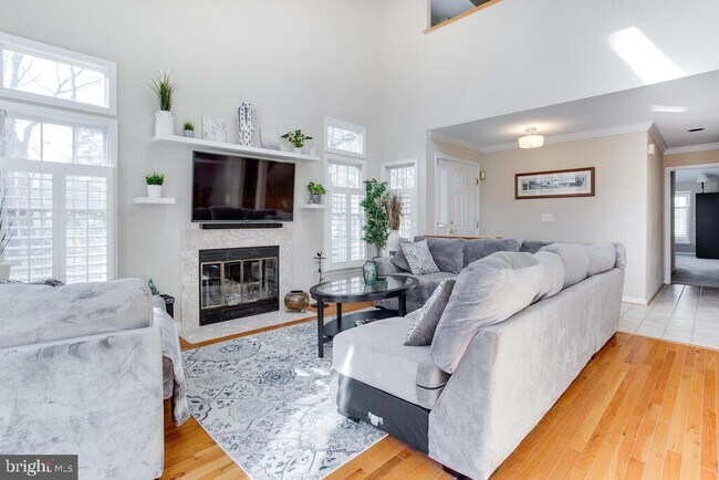 Building Photo - 100 Spring Pl Way