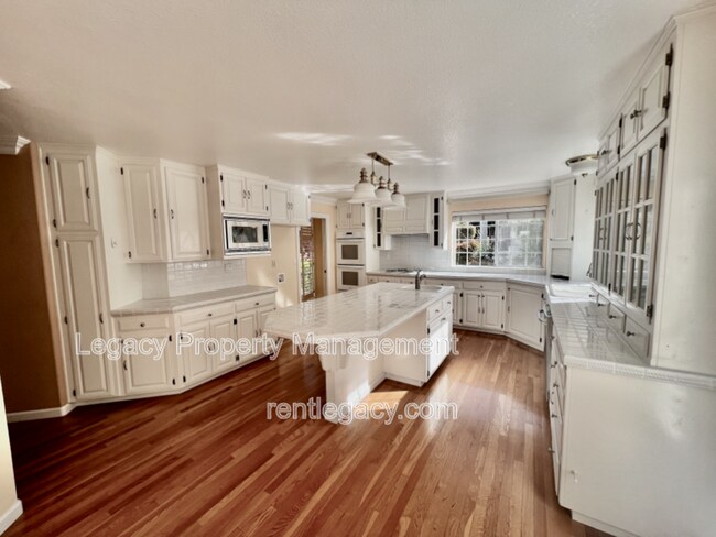 Building Photo - 2552 Cotswold Hill Dr