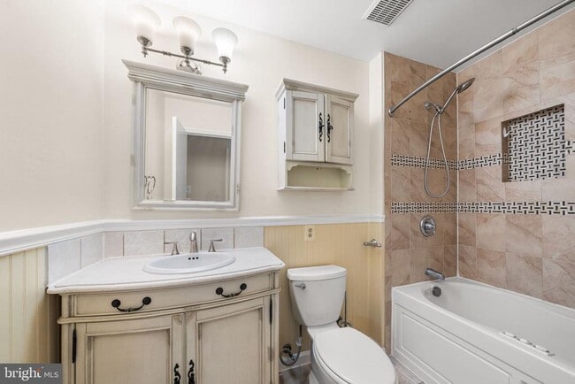 Building Photo - 222 Apple Blossom Ct