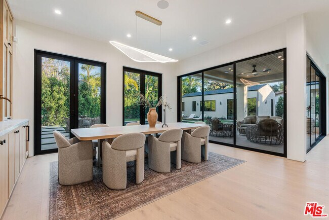 Building Photo - 5064 Encino Ave