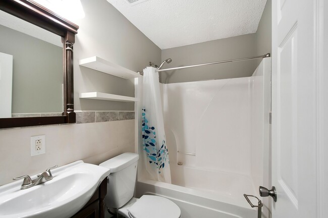 Building Photo - 1422 Wesley Rd