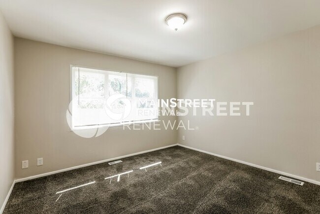 Building Photo - 4 Bedroom Pet-Friendly Home in KANSAS CITY, MO with Main Street Renewal