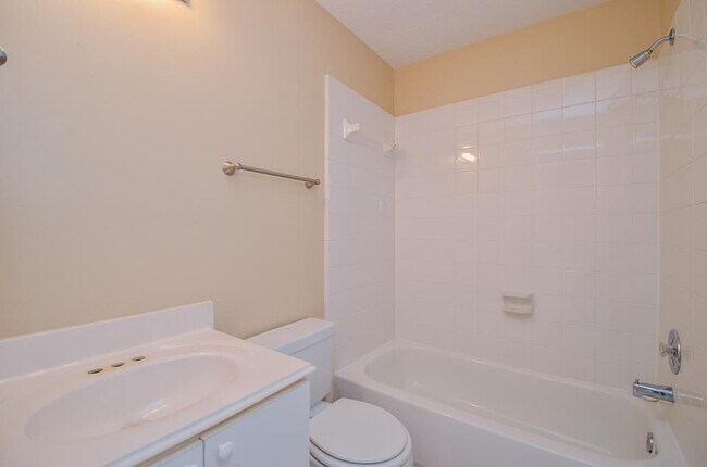 Building Photo - 139 Skycrest Dr