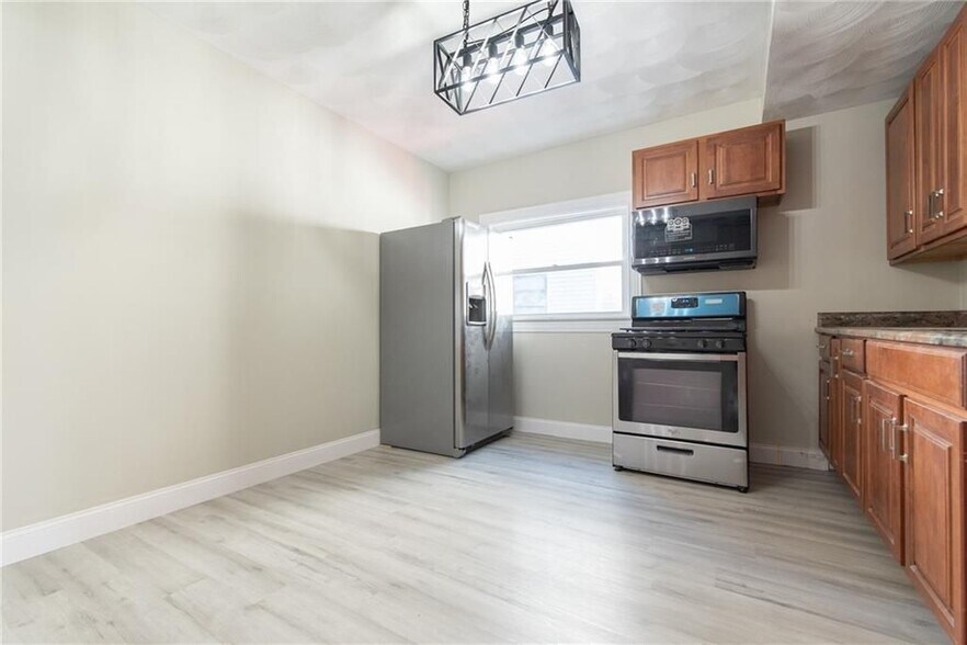 Building Photo - 29 Marlborough Ave