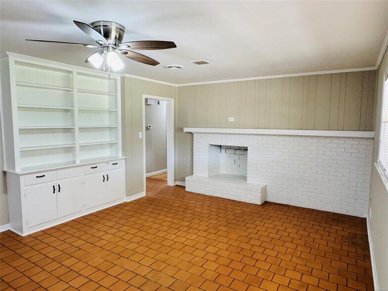 Building Photo - 2804 Sumter Ave