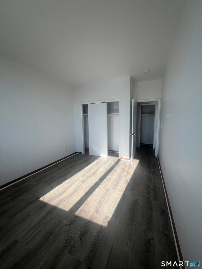 Building Photo - 49 Day St