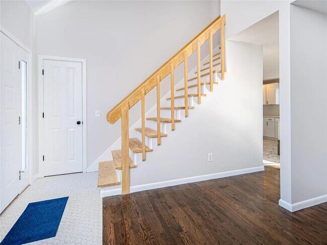 Building Photo - 262 Woodhill Rd