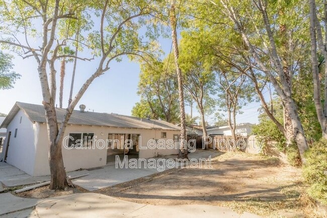 Building Photo - 20865 Burbank Blvd