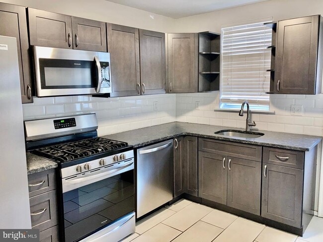 Building Photo - 2647 S 12th St