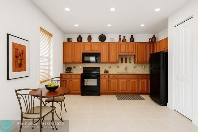 Building Photo - 8713 Buckskin Manor