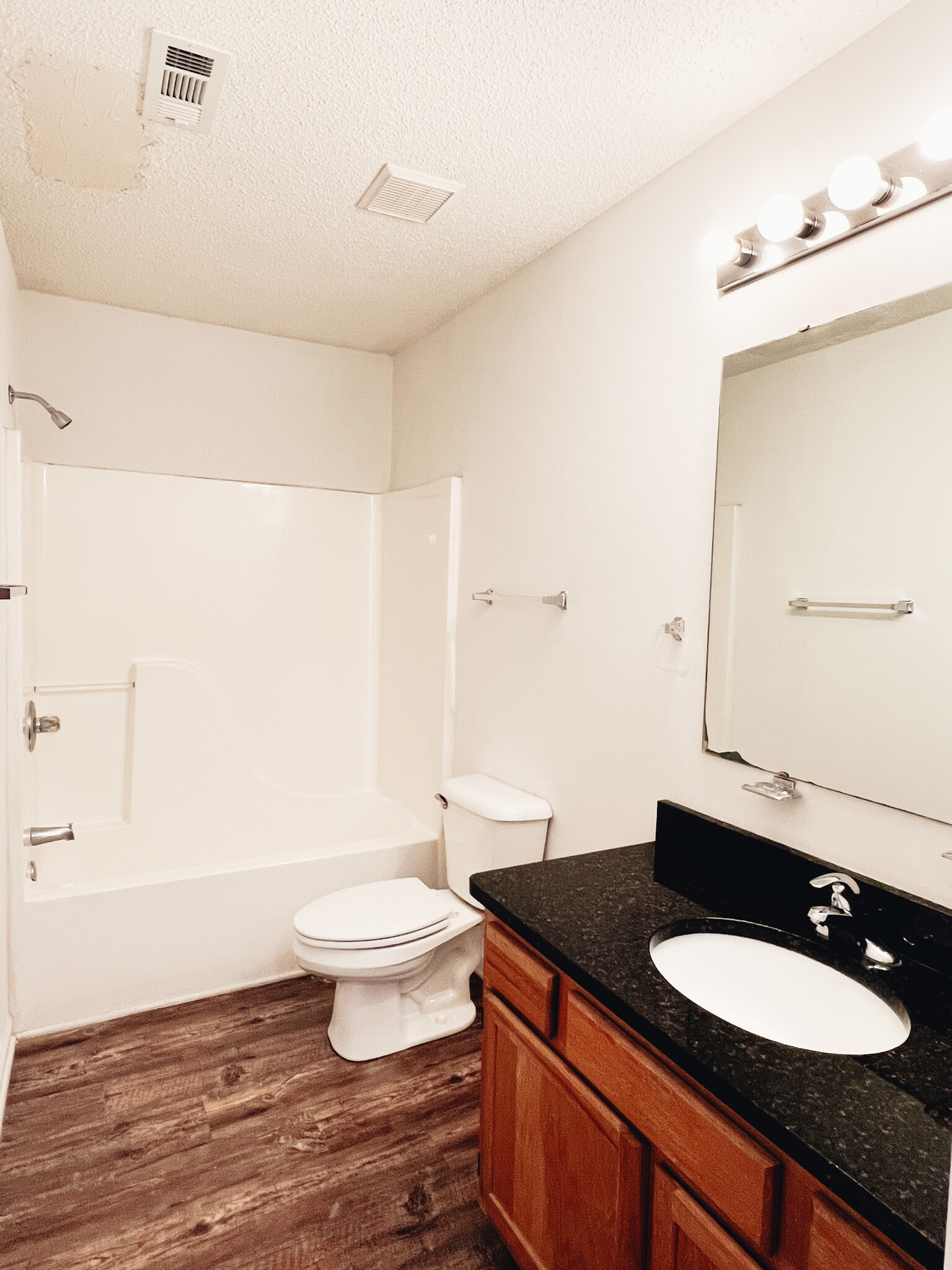 Building Photo - 350 Miller Pointe Dr