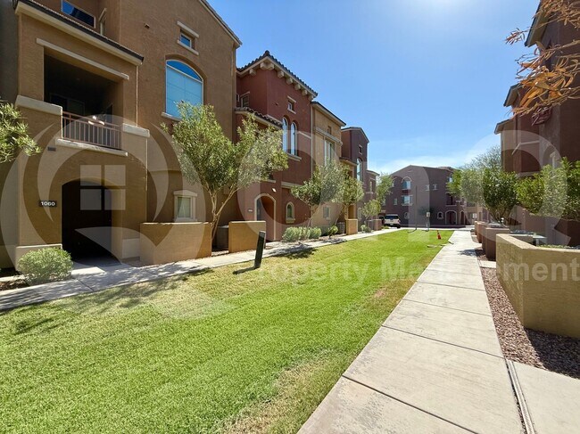 Primary Photo - 240 W Juniper Ave