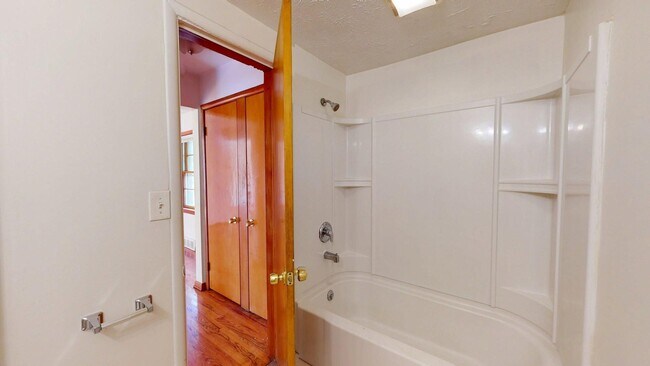 Building Photo - 3239 Silsby Rd