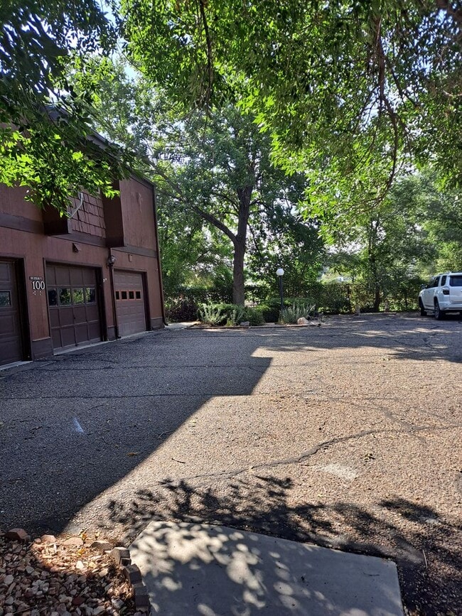 Building Photo - ALL PROSPECTIVE TENANTS MUST SUBMIT A $58 NON-REFUNDABLE APPLICATION FEE PER APPLICANT ONLINE AND...