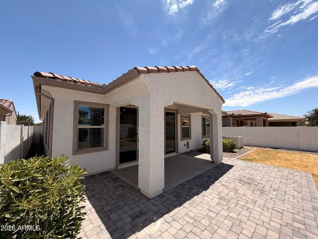 Building Photo - 9948 E Thornbush Ave